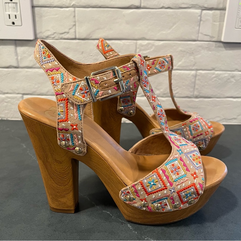 Gianni Bini Multicolor Embroidered Platform Sandals - Picture 5 of 16
